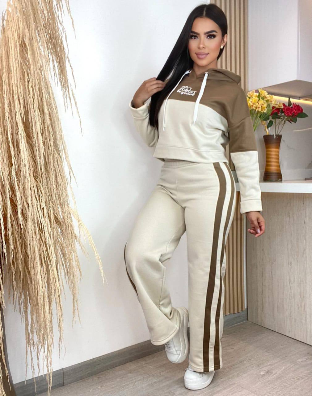 gid://shopify/MediaImage/24692652081246